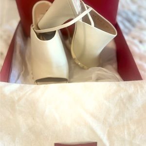 Beautiful Valentino off white shoes size 7 excellent condition.